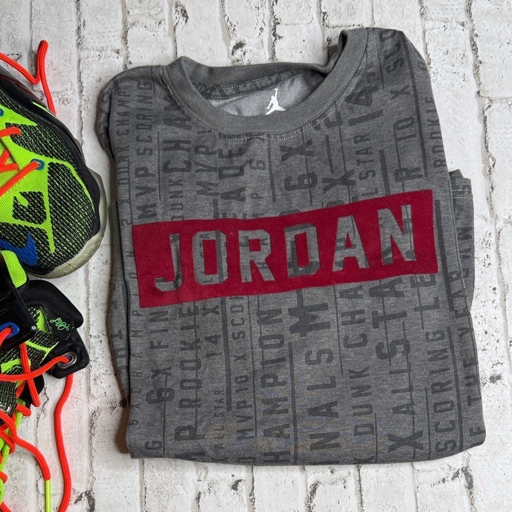 Jordan Boys’ Long Sleeve Graphic Tee – Size Medium – Gray/Red